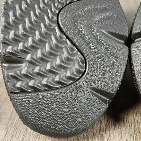 Adidas Prophere Black and Gray Size 7 New With Tags - Picture 5 of 10